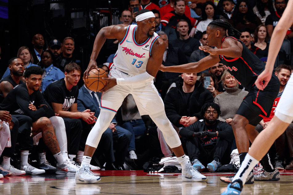 爱游戏亚洲官网-猛龙主场大胜热火，洛瑞贡献分连胜