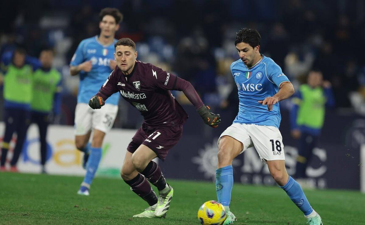 爱游戏官方登录入口-热刺客场大胜埃弗顿，反超对手实现绝杀