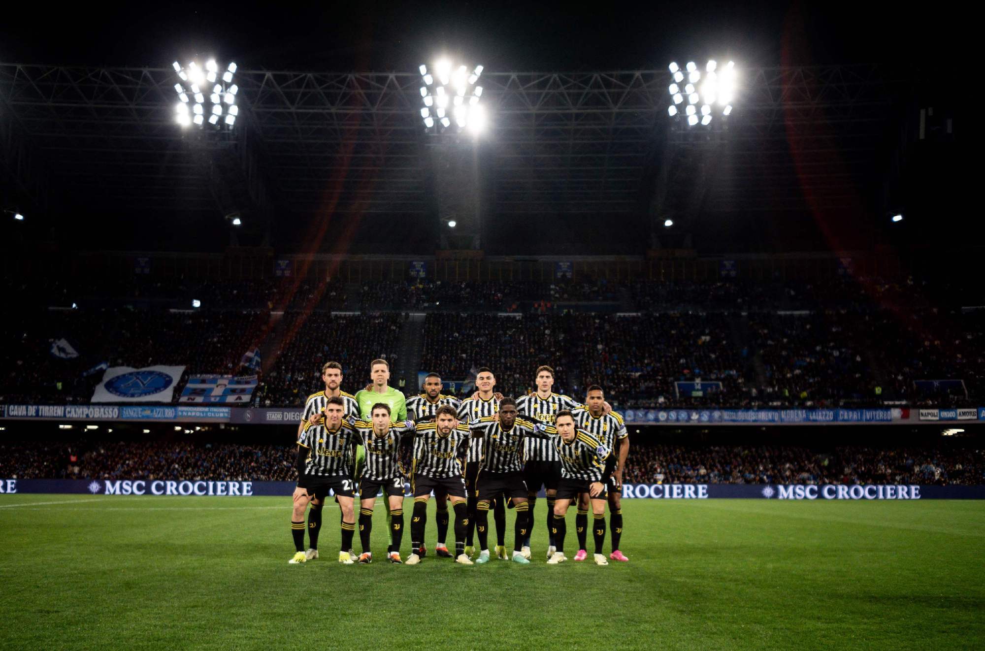 包含尤文图斯客场-不敌那不勒斯，遭遇惨败的词条