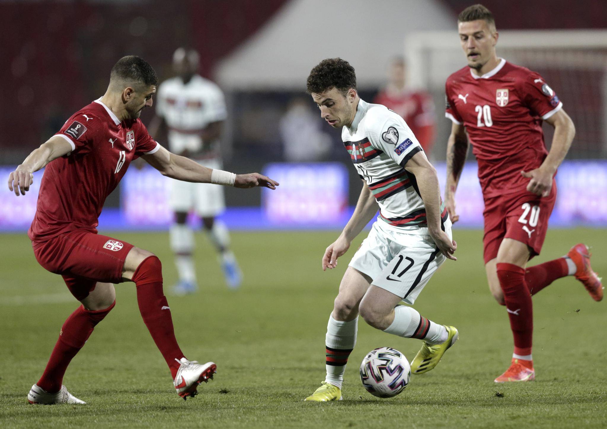 欧预赛比赛受新冠疫情影响，多场大战延期