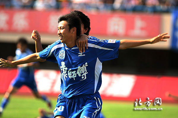 爱游戏官网-天津泰达主场失利，陷入保级泥淖的简单介绍