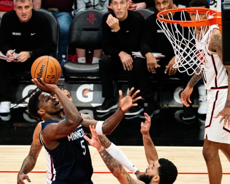 爱游戏官网-季后赛战火点燃！火箭击败狼队