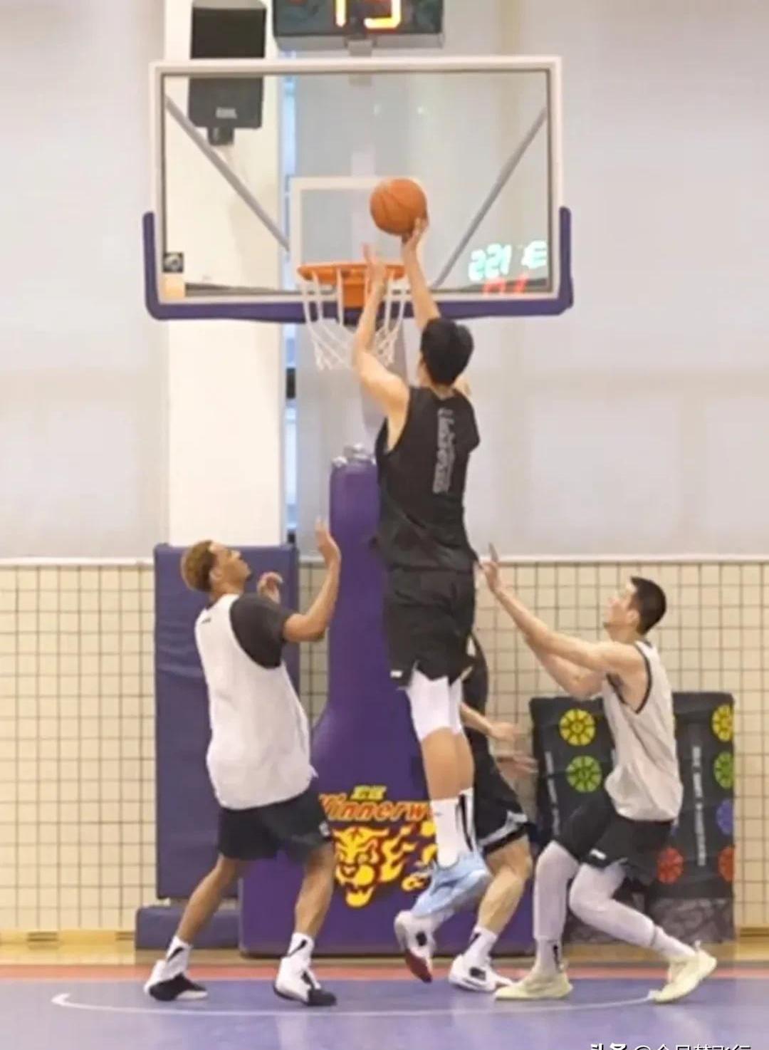 爱游戏中国官网-广东宏远队大将复出，战胜复仇对手