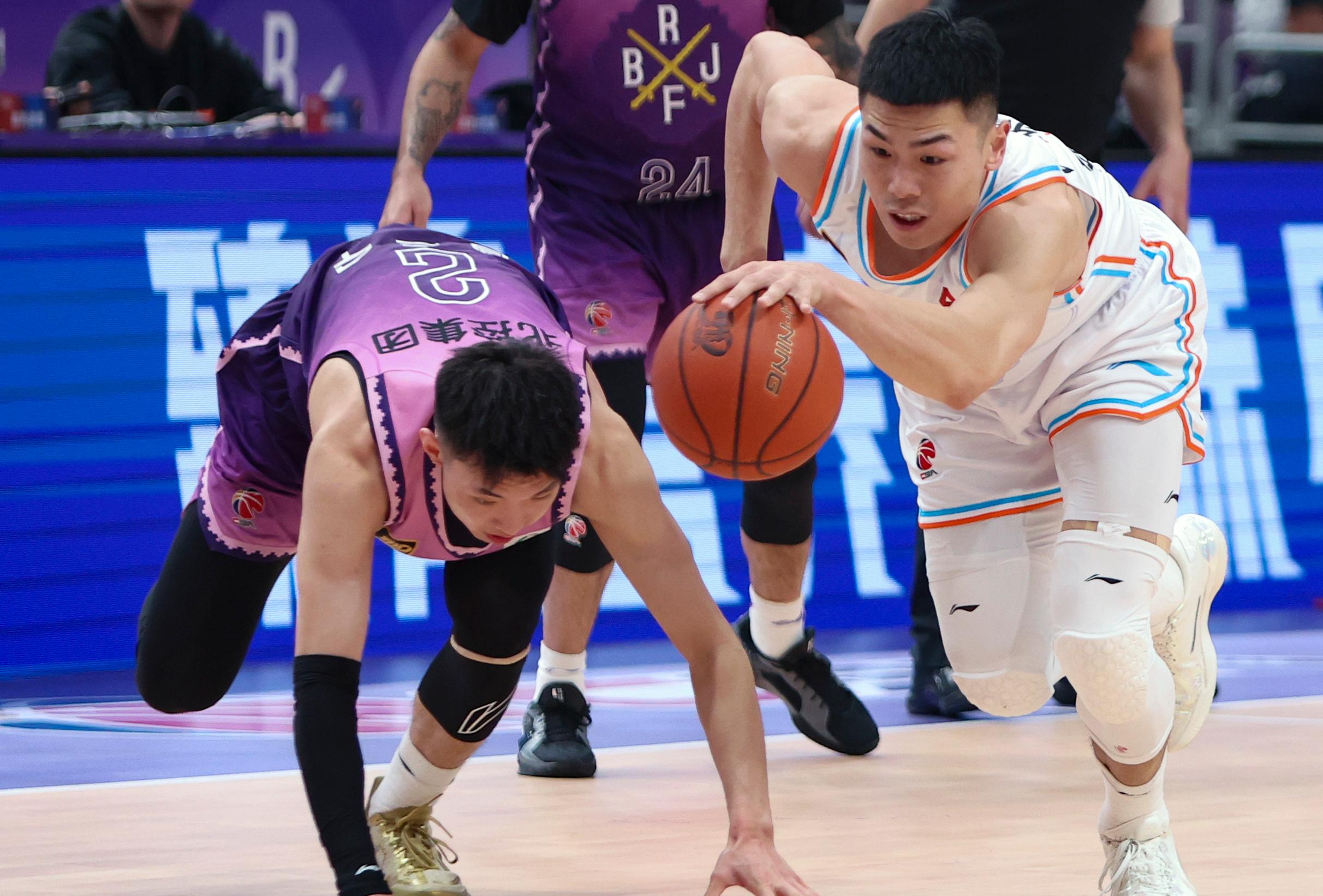 爱游戏网页版-CBA联赛推迟，球员们在家中保持训练状态的简单介绍