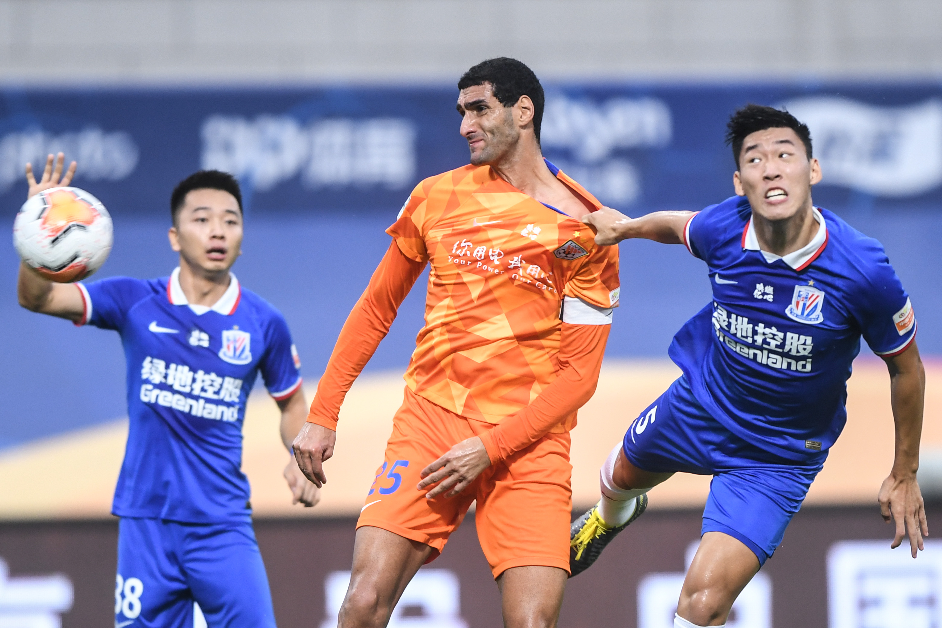 关于临沂队球员备战对阵上海绿地申花的信息