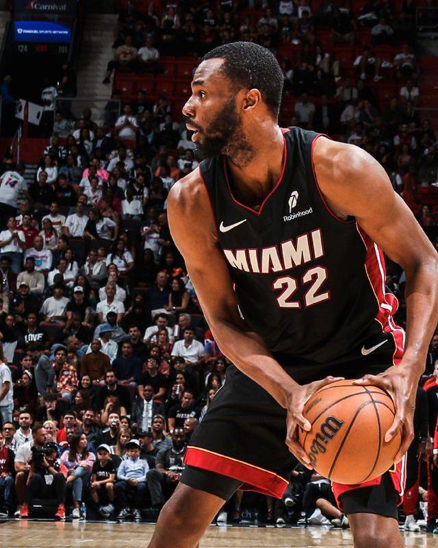 爱游戏官网-热火大胜黄蜂，巴特勒表现出色砍下分