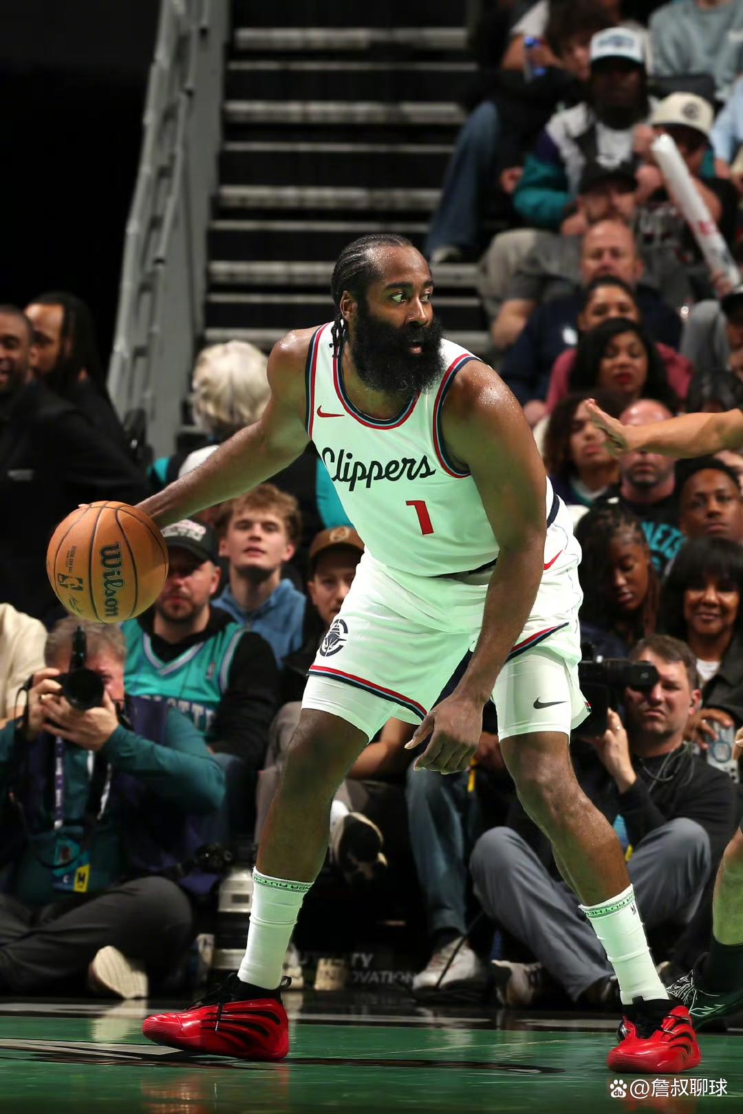 包含快船客场战胜黄蜂,两连胜状态颇佳的词条 包含快船客场战胜黄蜂,两连胜状态颇佳的词条