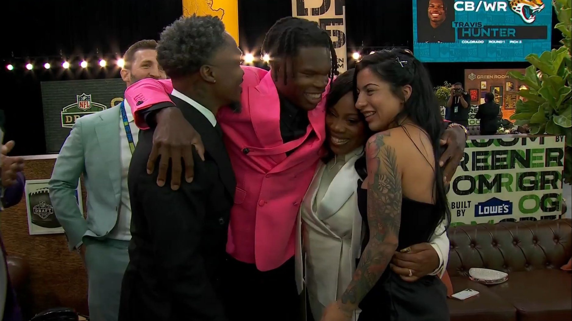 包含世界各地球迷狂热追随美国顶级职业篮球联赛的词条