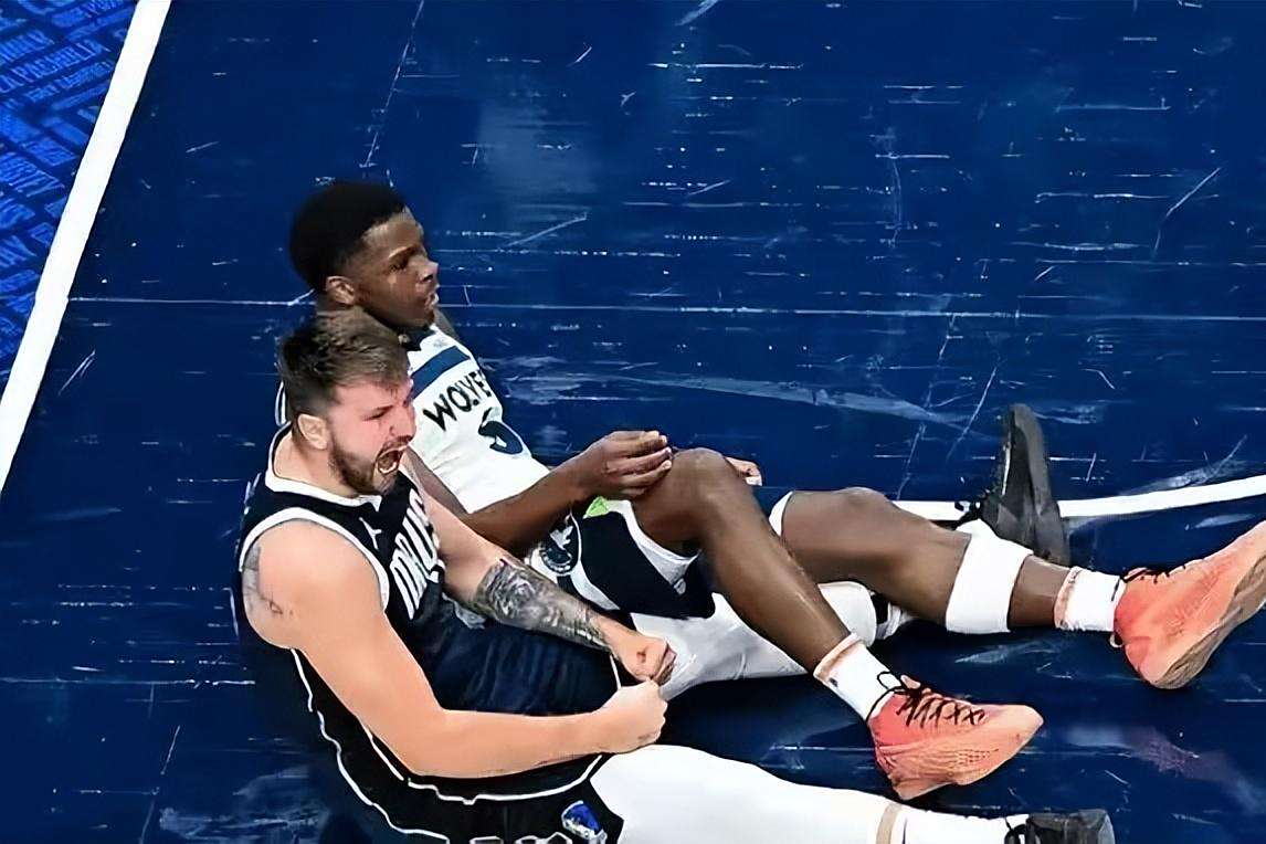 包含独行侠主场告捷，唐斯独揽+带队止连败的词条