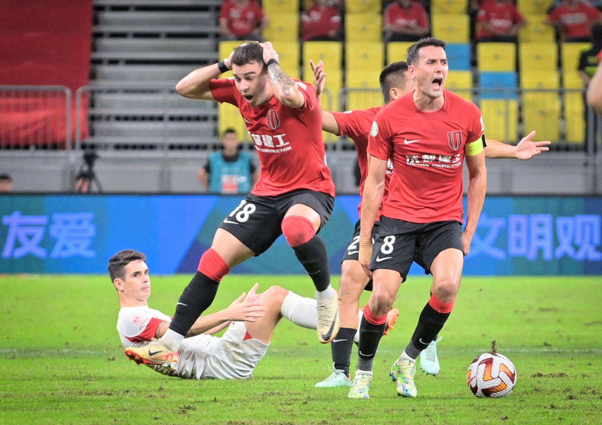 爱游戏网页版入口-包含莱斯特城客场大胜，击败对手实现双杀的词条