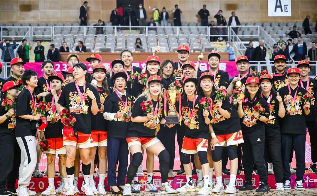 爱游戏网页版入口-一场备受期待的比赛中展现出双方实力