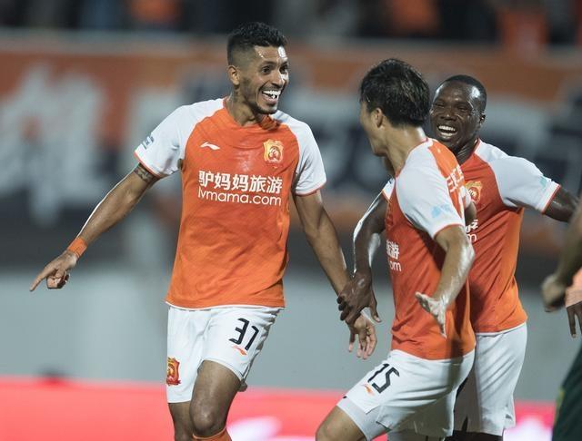 包含深圳佳兆业战胜武汉卓尔，积分持续攀升的词条