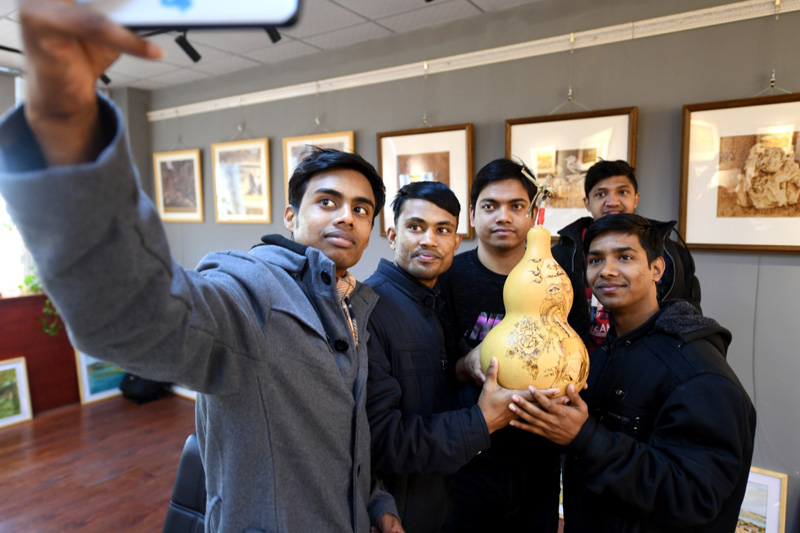 孟加拉队员在比赛中展示出色技艺 孟加拉队员在比赛中展示出色技艺