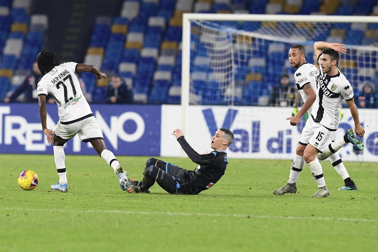 包含意甲劲旅遭遇严重前锋荒，战绩或受影响的词条