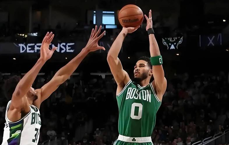 凯尔特人主场连胜被终结，需重新调整战术