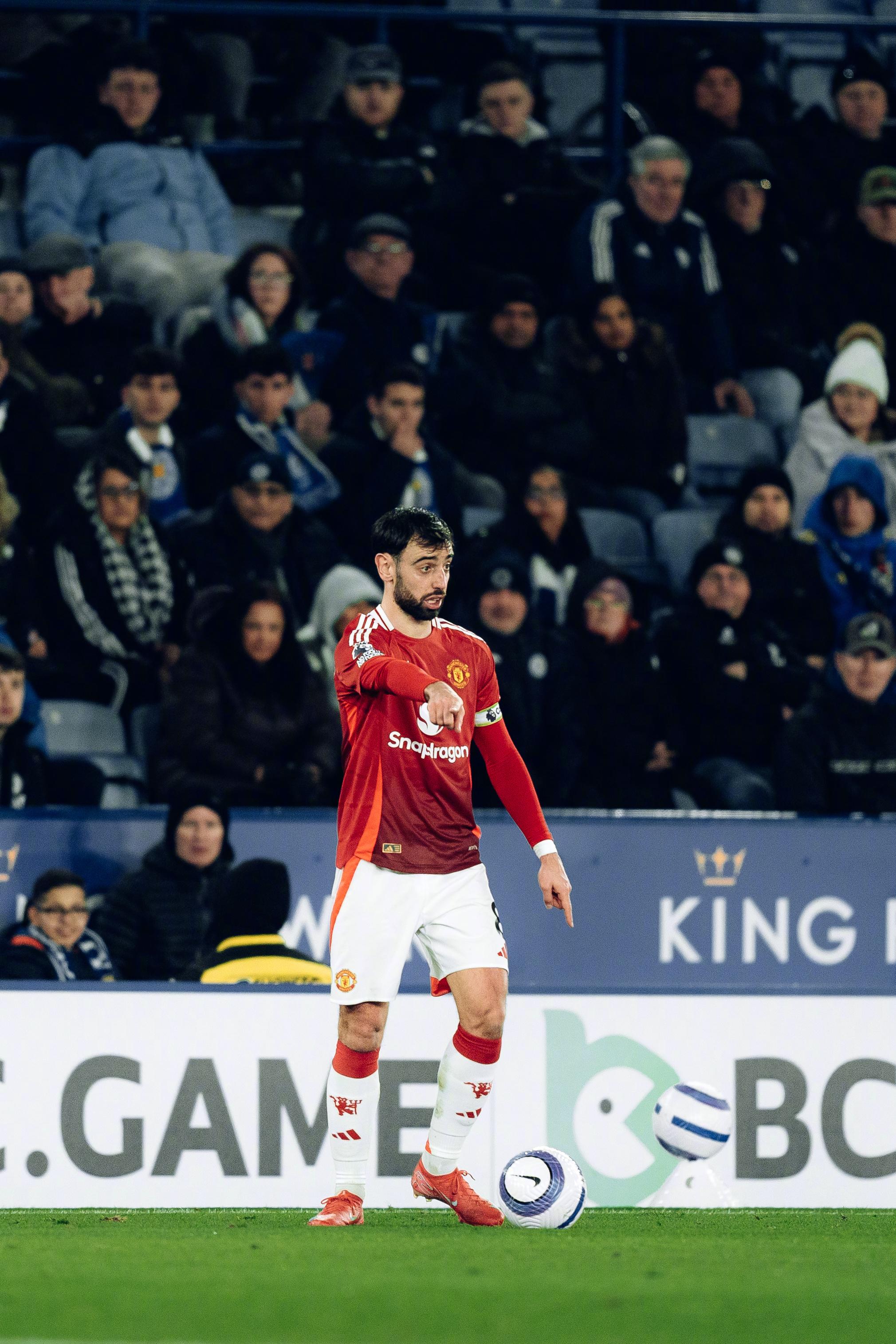 爱游戏官网-包含斯特林状态火热，曼城强势追击英超榜首的词条