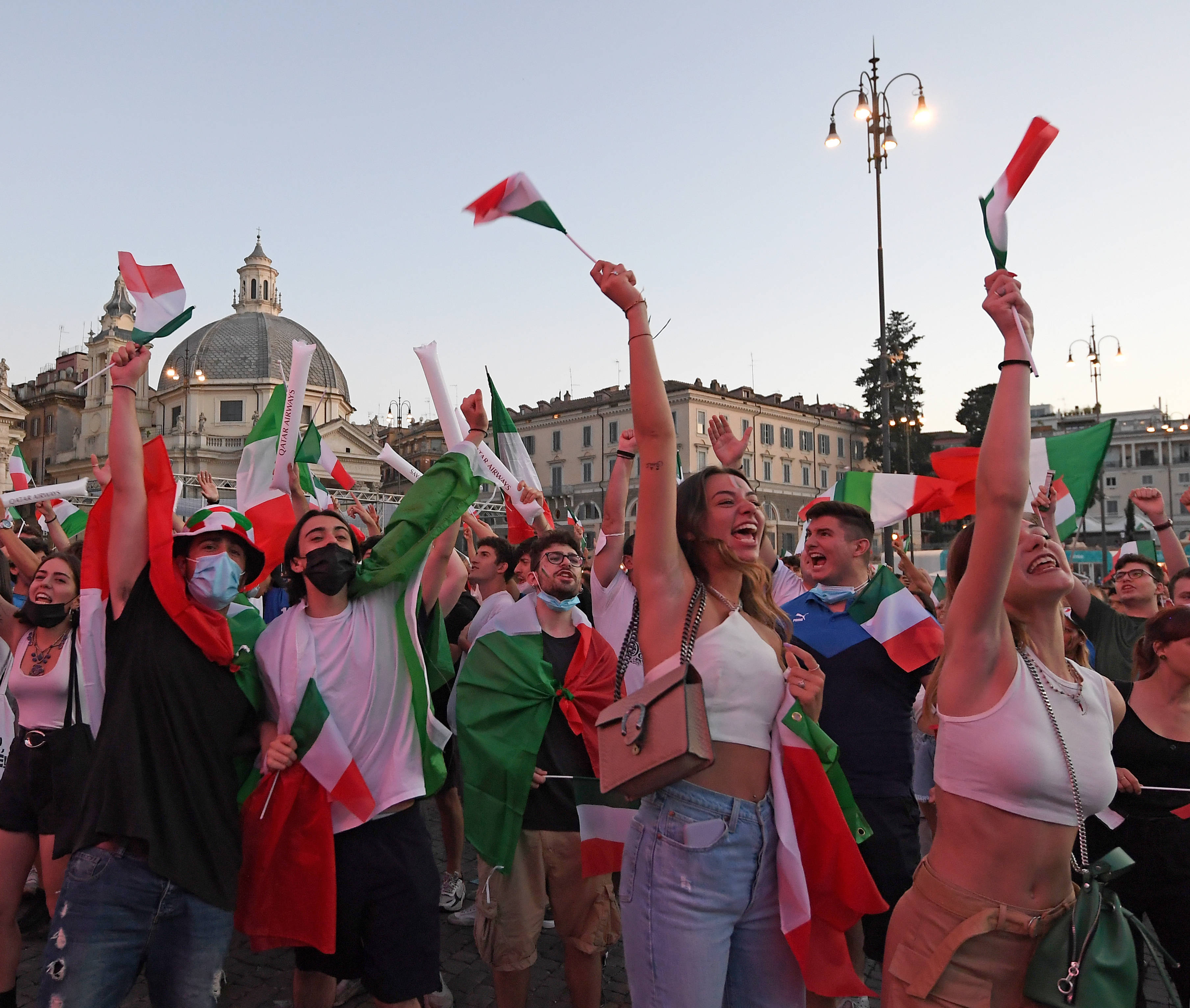 爱游戏网页版入口-比赛精彩纷呈，球迷沸腾欢呼的简单介绍