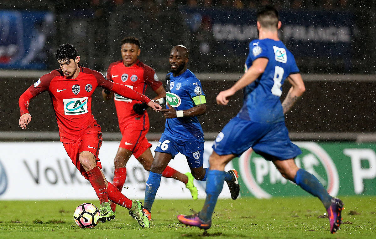 瓦朗谢纳主场击败里尔，取得三分