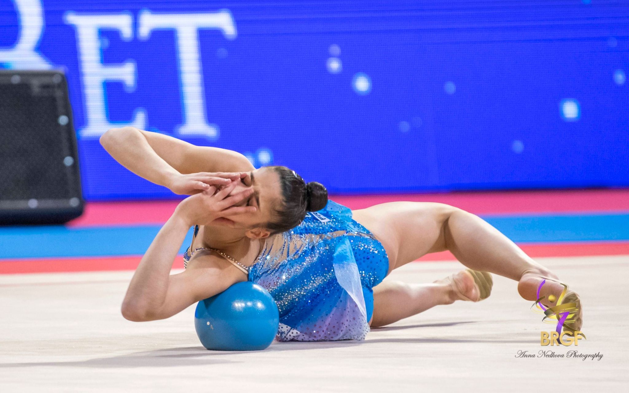 包含小球运动员精彩绝伦，技艺展现高超水平的词条