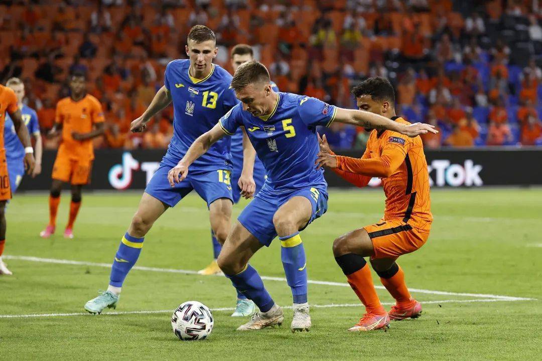 爱游戏官网-包含罗马险胜尤文图斯，若昂·佩德罗建功破门的词条