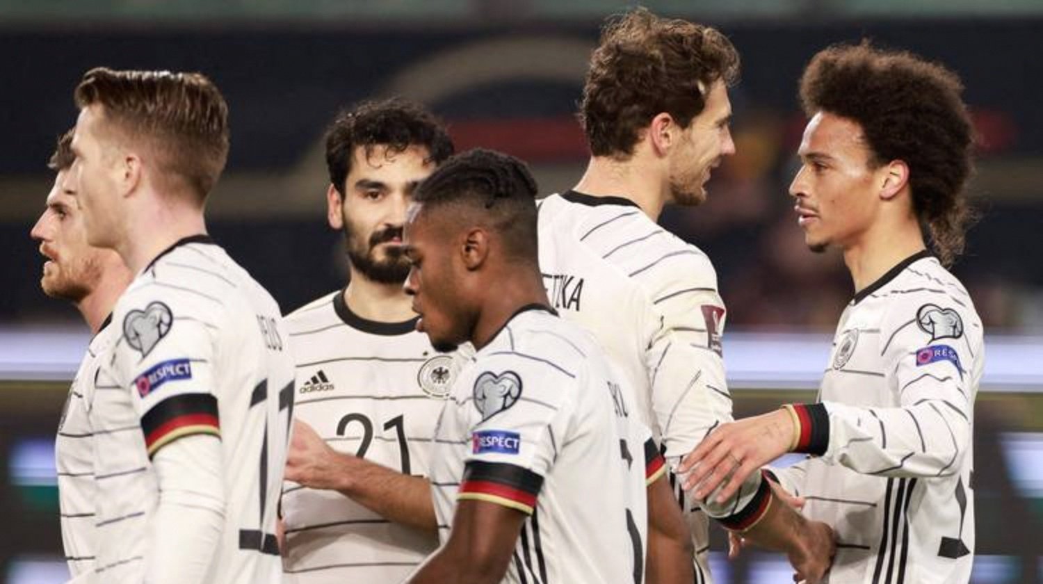 爱游戏入口-欧预赛热身赛比赛结束，球迷期待下一场对决