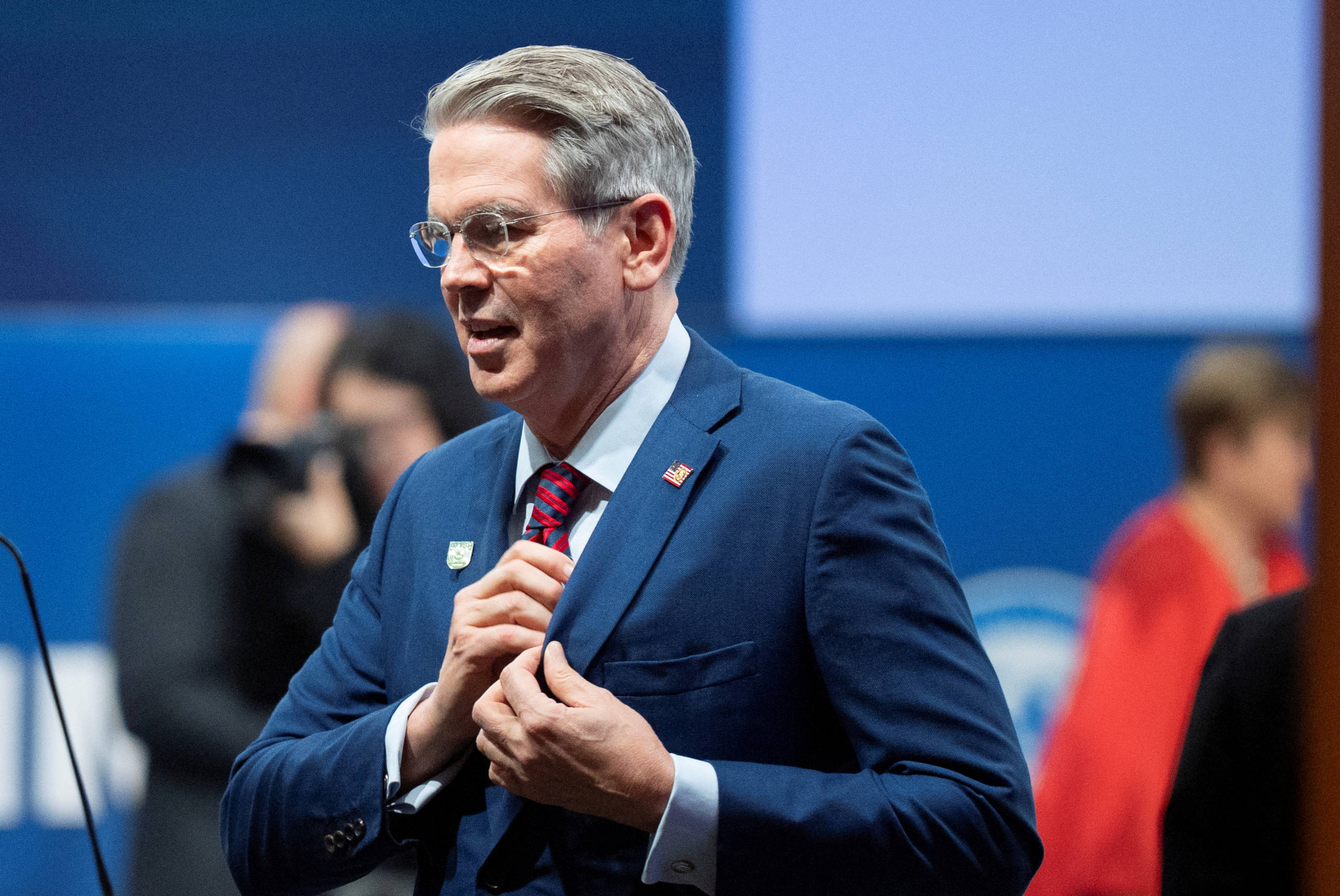 球员代表团会晤俱乐部高层,谈判纠纷 球员代表团会晤俱乐部高层,谈判纠纷