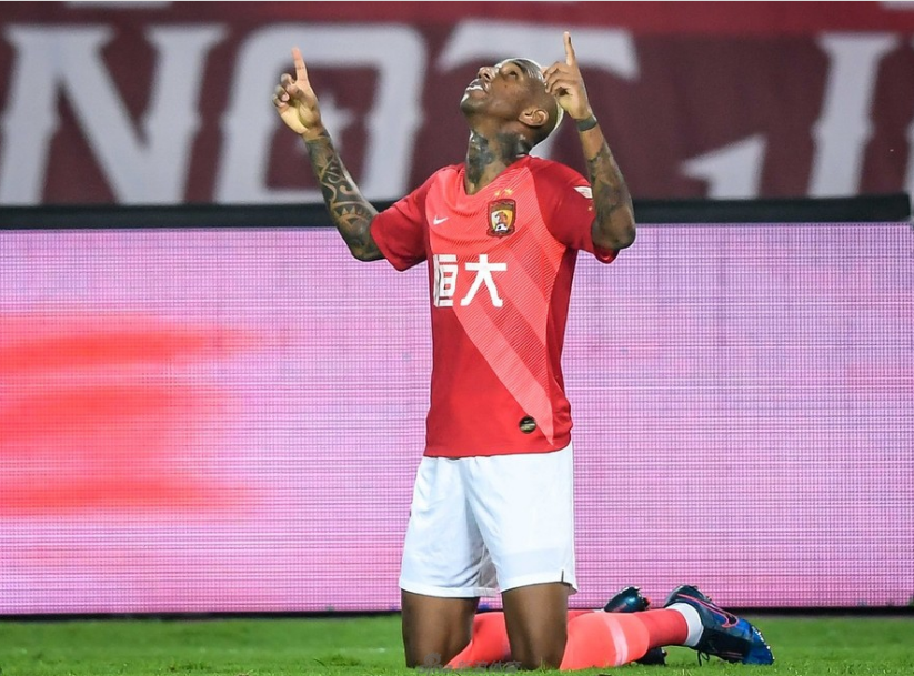 爱游戏官网-利物浦主场告捷，卡纳瓦罗上演绝杀